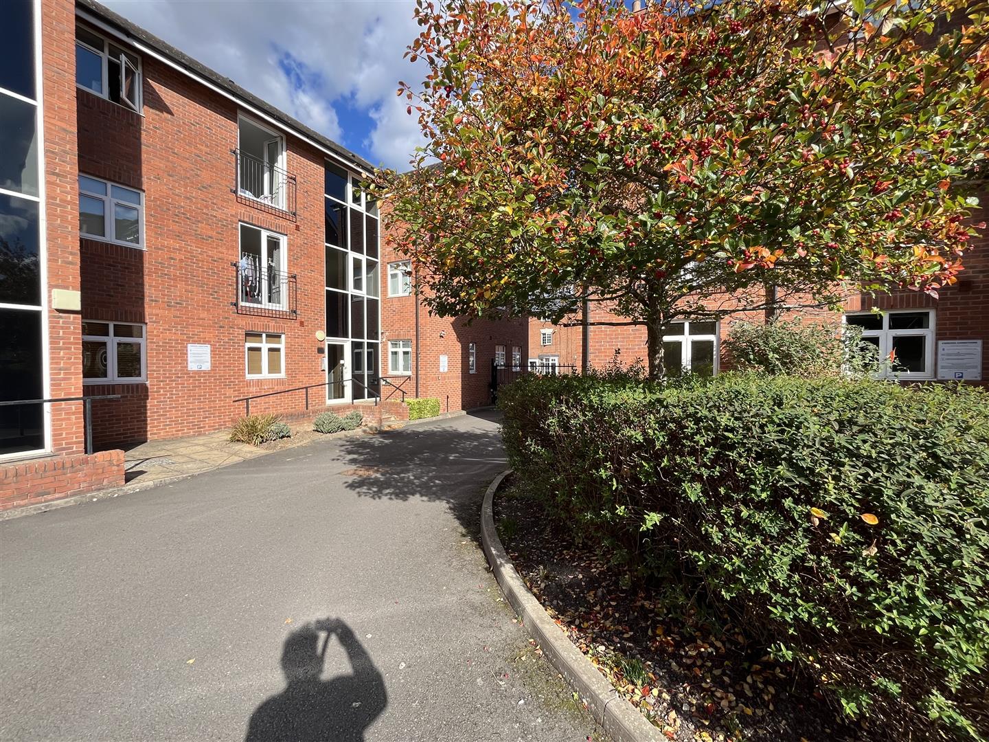 Woodville Ct, Coventry Road, (Handy for Rail Station!) Warwick 15